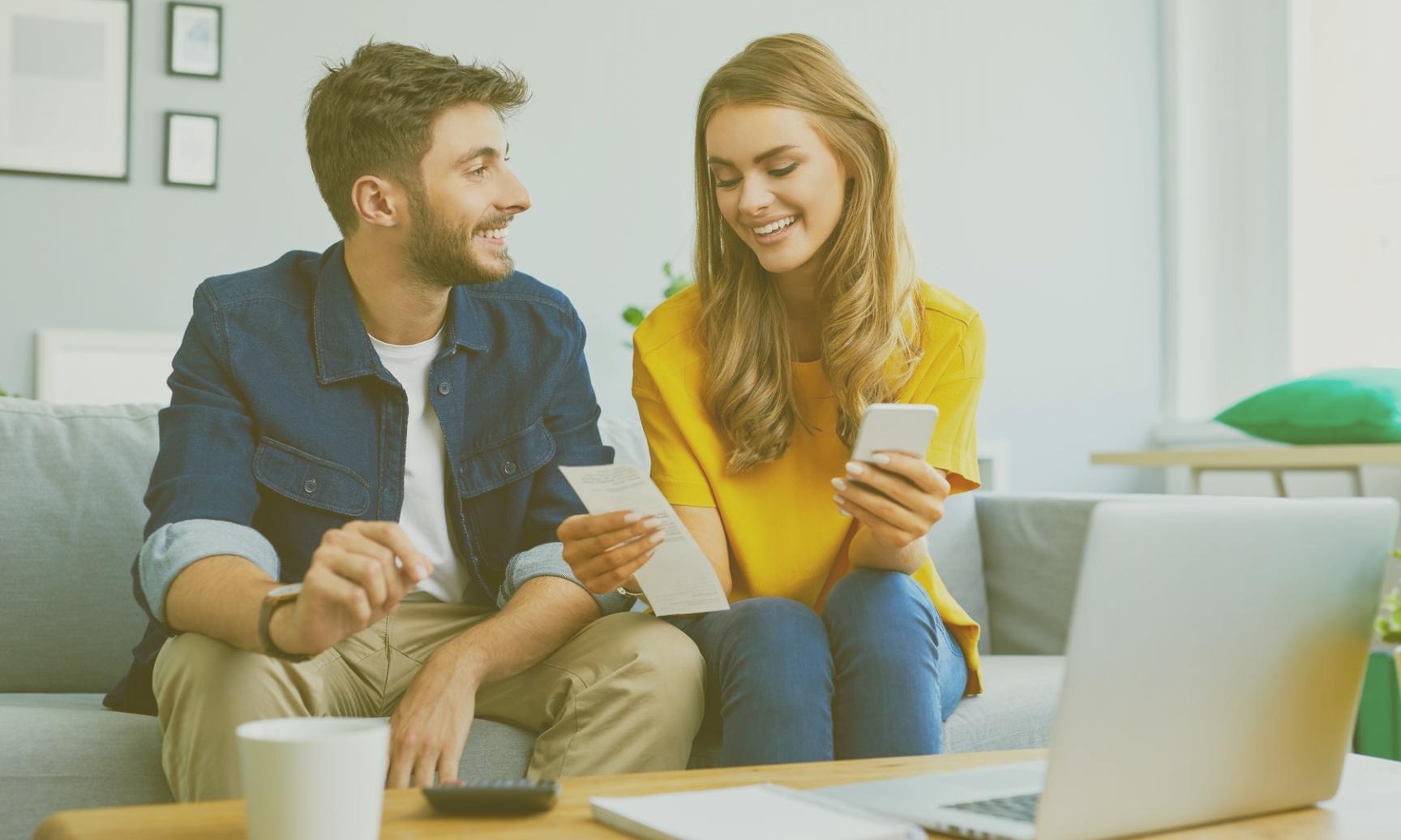 Finanzplanung am Schreibtisch mit interaktiven Übungen